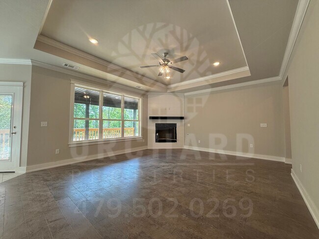 Building Photo - Bella Vista Single-Family Home- 2 Bed/ 2 B...