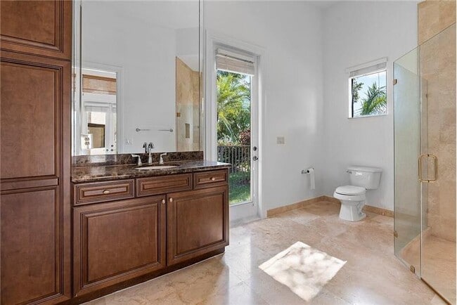 Building Photo - 10546 Versailles Blvd