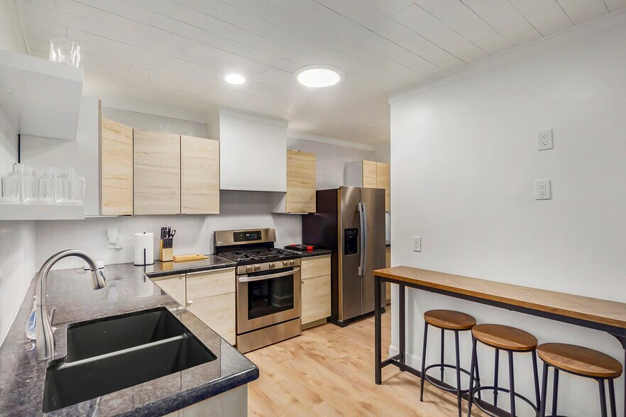 Primary Photo - 3832 N 8th Ave
