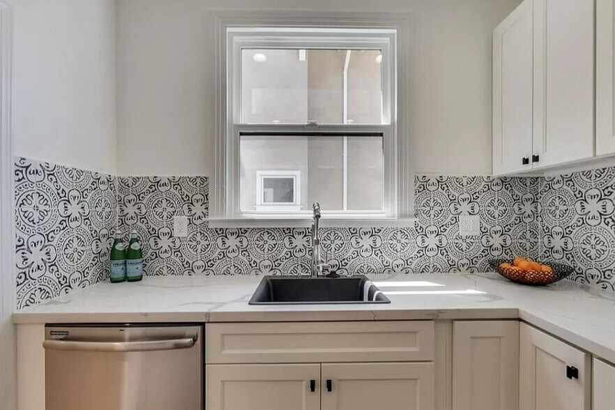 Building Photo - 2720 College Ave