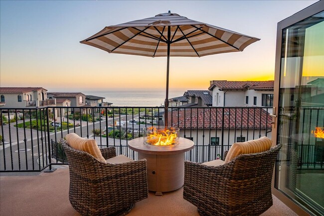 Building Photo - Furnished Townhome in Pismo Beach with Oce...