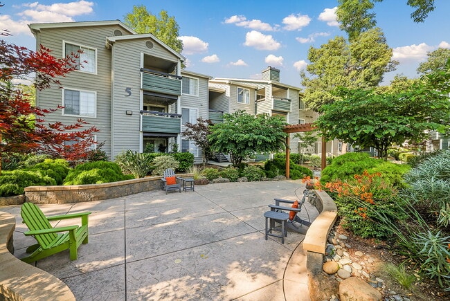 Building Photo - Bristol Commons