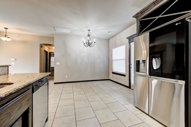 Building Photo - Spacious 3-Bedroom Home in Yukon – Modern ...