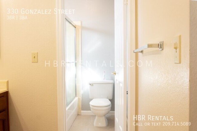 Building Photo - 330 Gonzalez St