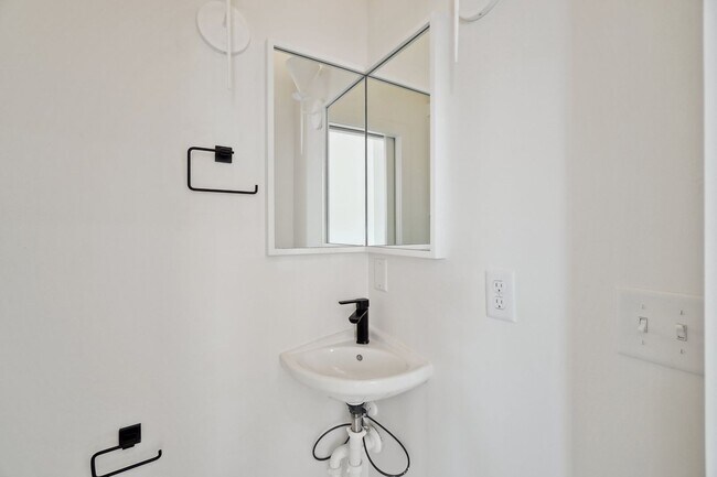 Building Photo - The White Workroom in The Heart of Selah