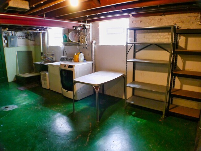 Building Photo - 9337 S Richmond Ave