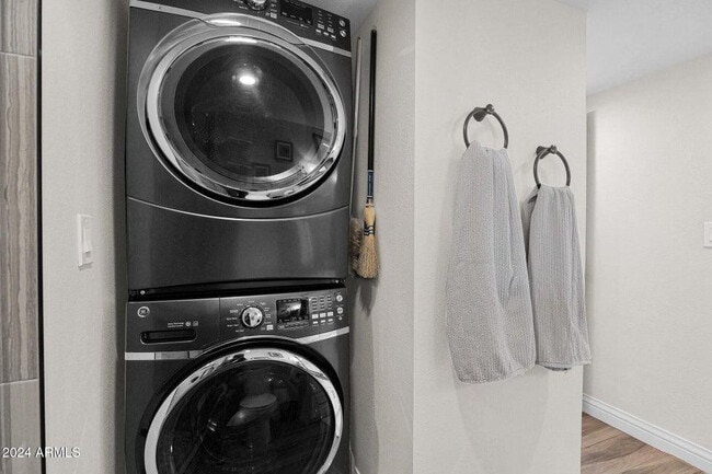 Building Photo - 4883 N Granite Reef Rd