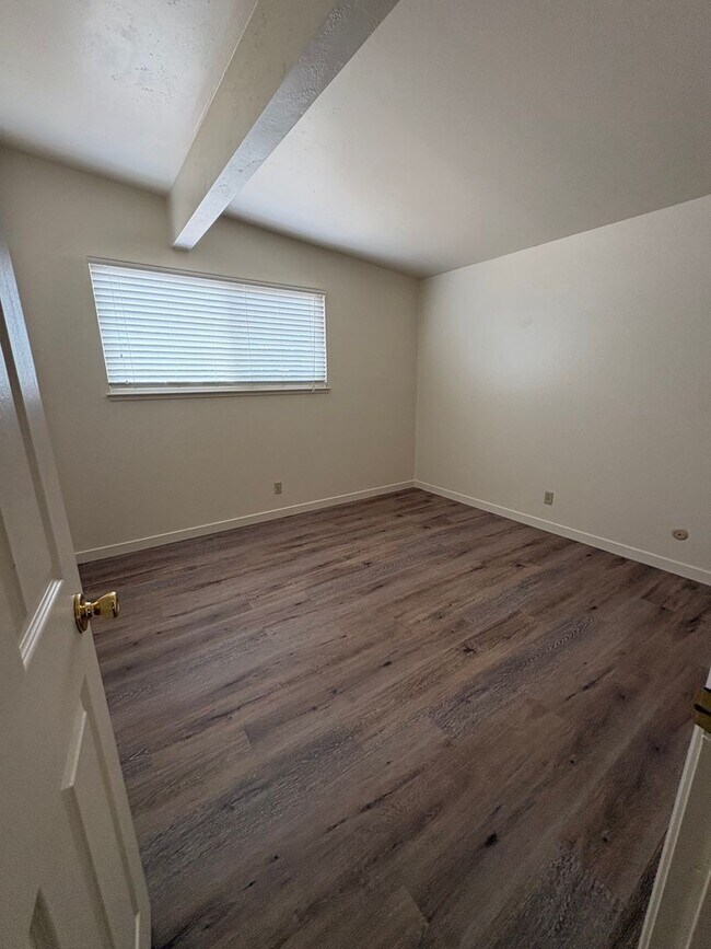 Building Photo - Halfplex in Central Davis