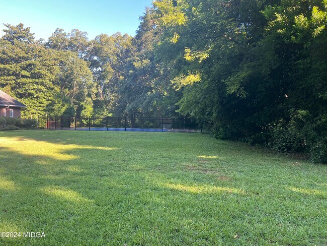 Building Photo - 110 Bragg St