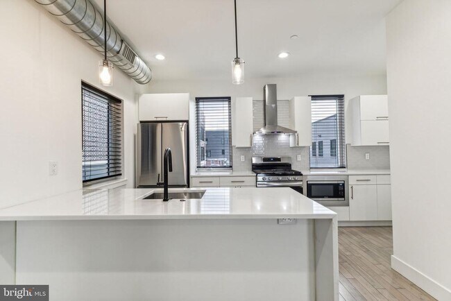 Building Photo - 2835 Edgemont St