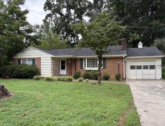 Primary Photo - 1660 Thompson Dr
