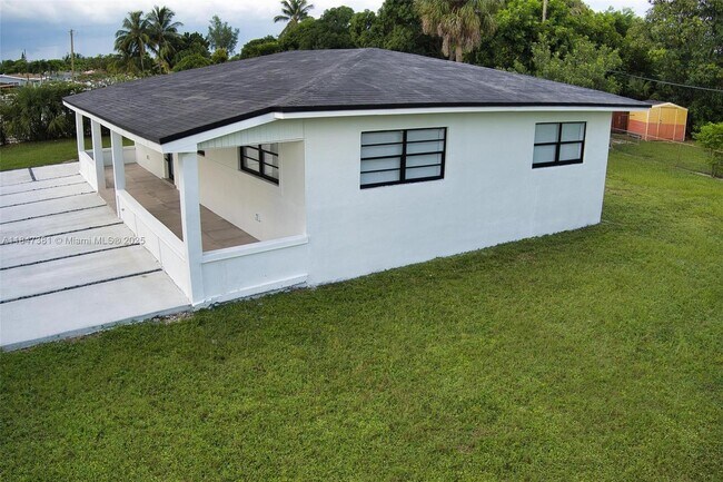 Building Photo - REALSITE ESTATES