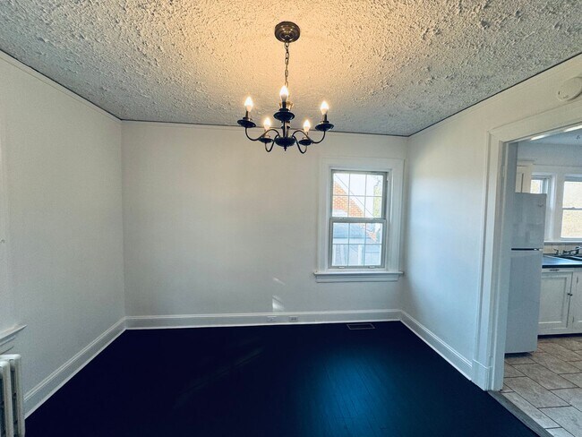 Building Photo - 1104 Toledo Ave