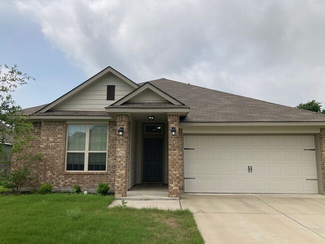 Primary Photo - Three-bedroom, Two bath, two car garage Ho...