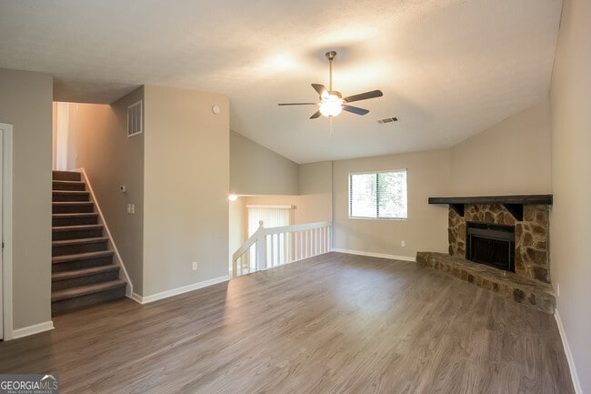 Building Photo - 733 Emerald Forest Cir SW