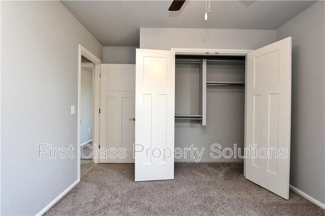 Building Photo - 4005 Brougham Way