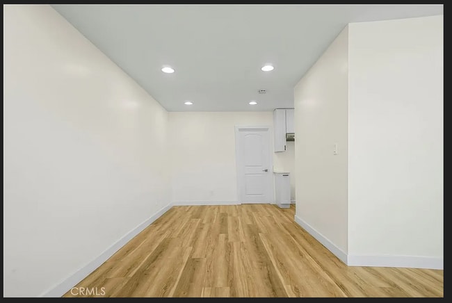 Building Photo - 200 N Willow Ave