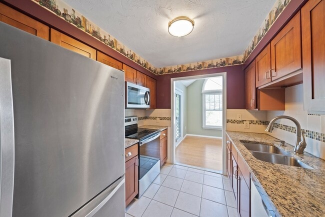 Building Photo - 600 County St