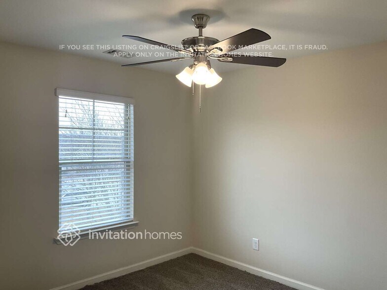 Building Photo - 319 Village Broad St