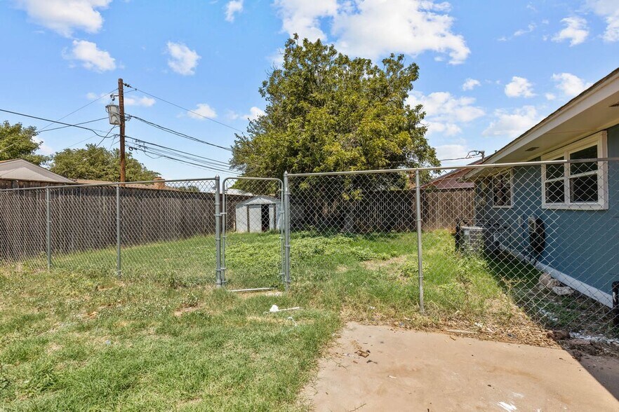 Building Photo - 5116 Canadian Ave