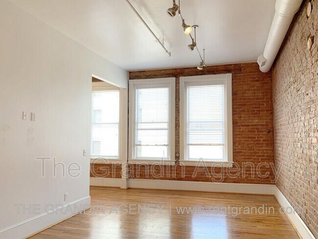 Building Photo - 126 Campbell Ave SW