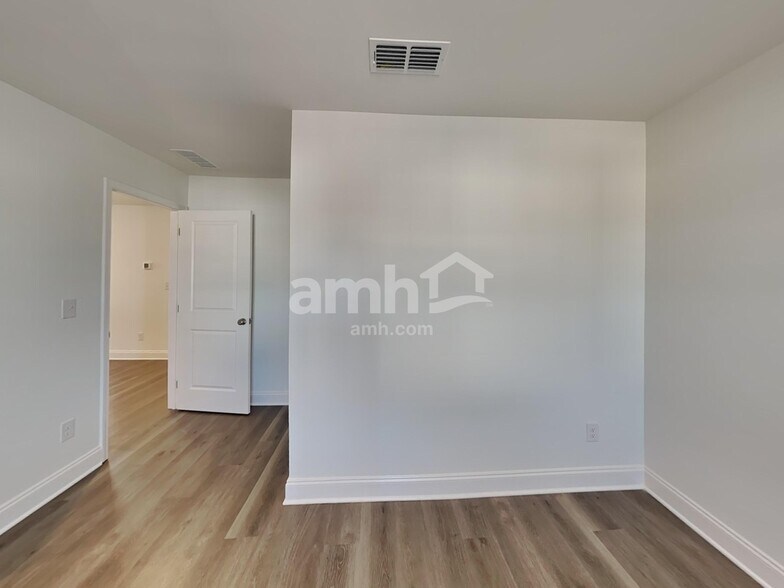 Building Photo - 207 Argea Dr
