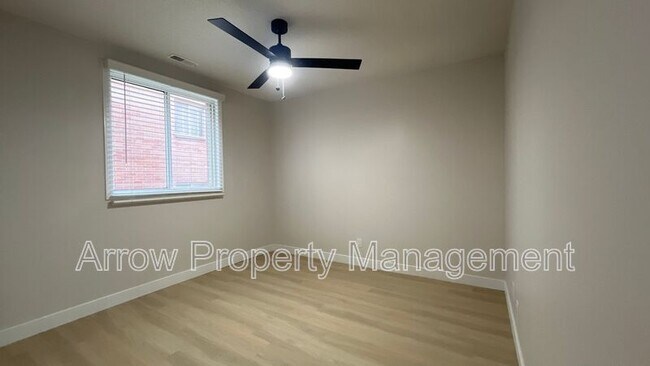 Building Photo - 535 W Saunders Ave