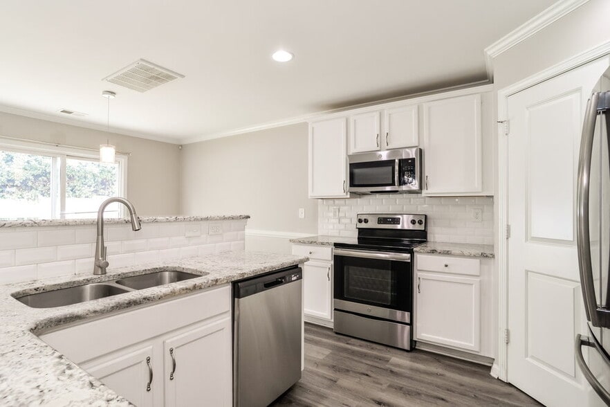 Building Photo - 5004 Broad Leaf Ct