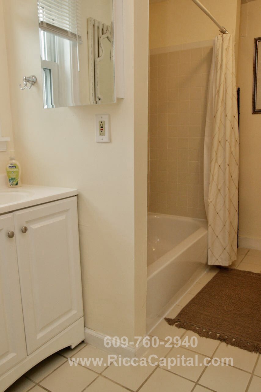 Building Photo - 215 S Atlantic Ave E