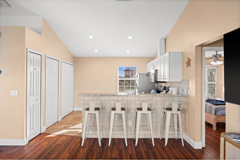 Building Photo - 5420 Chiquita Blvd S