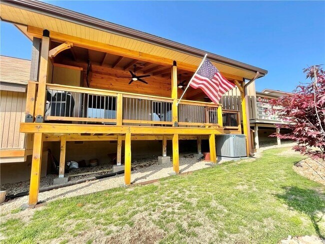 Building Photo - 12 Walter Dr