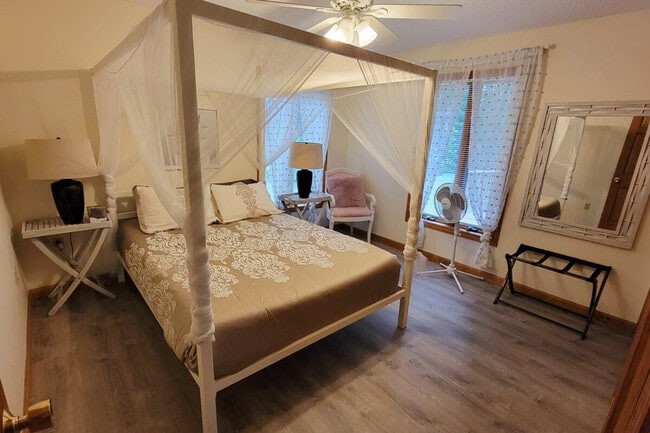 Building Photo - 140 Paquette Cir