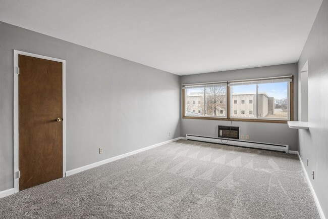 Building Photo - Spacious 2BR/1Bath Available Now!