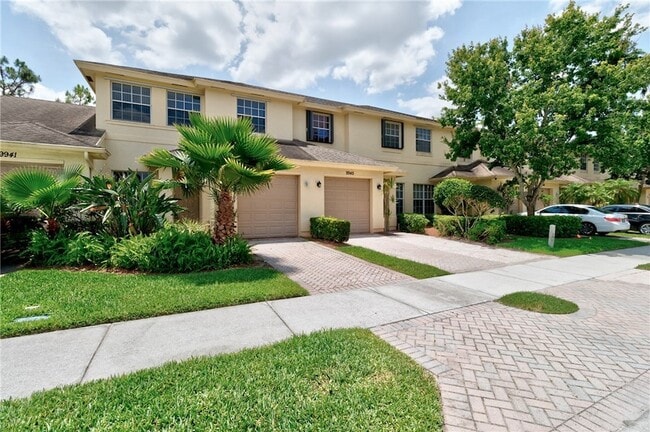 Building Photo - 9943 E Villa Cir
