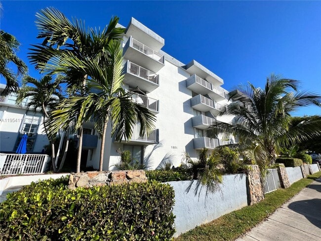 Building Photo - 1801 S Treasure Dr