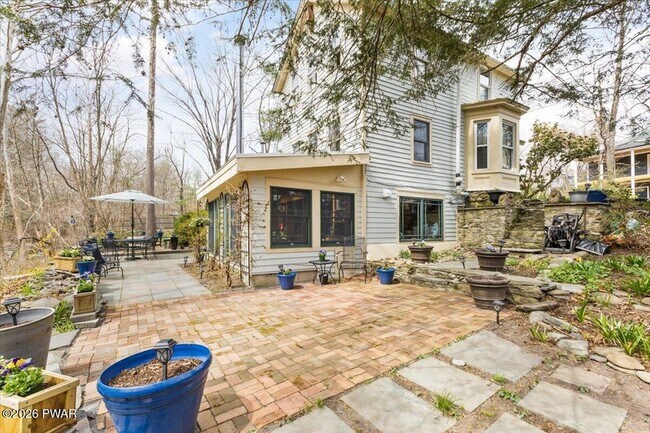 Building Photo - 144 Sawkill Ave