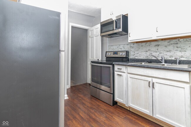 Building Photo - 3457 N Sherman Dr