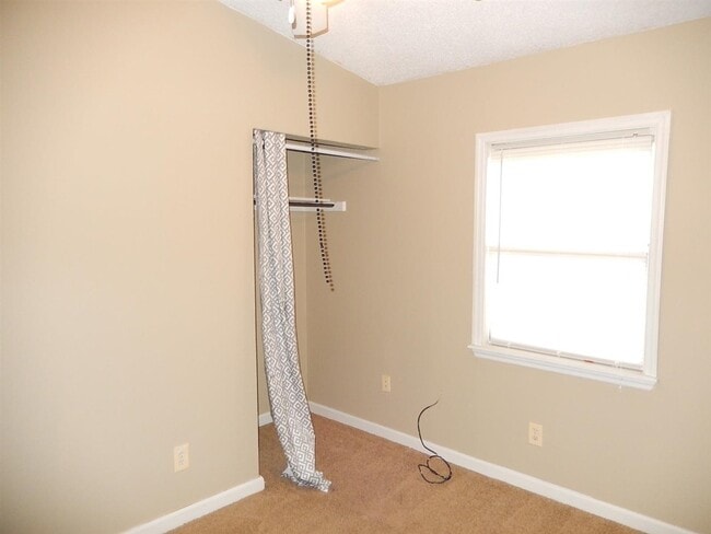 Building Photo - 1682 Mayhew St