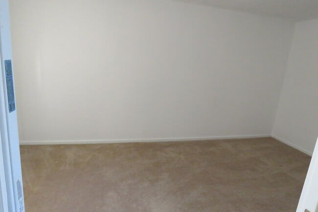 Building Photo - Sweet home in quiet neighborhood!