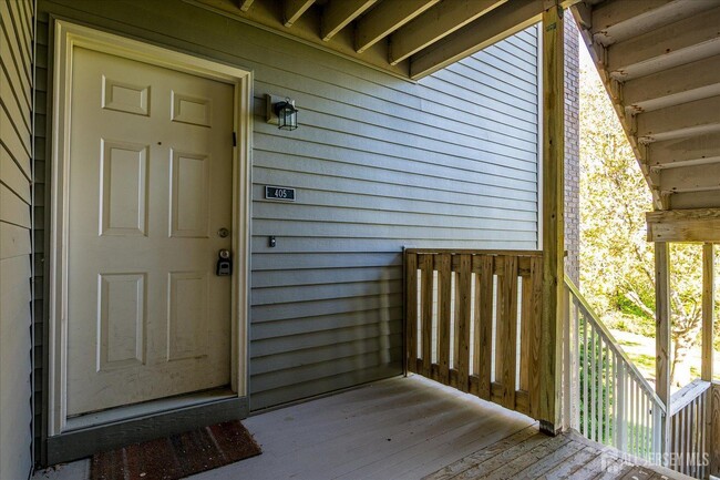 Building Photo - 405 Ravens Crest Dr