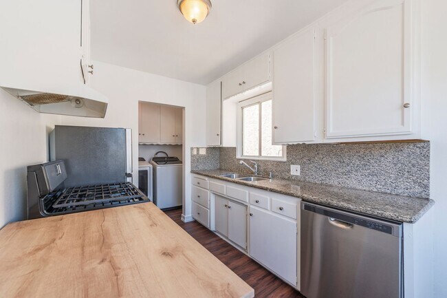 Building Photo - Cozy Redondo Beach Rental