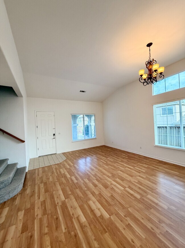 Building Photo - 1305 Brooktrail Dr