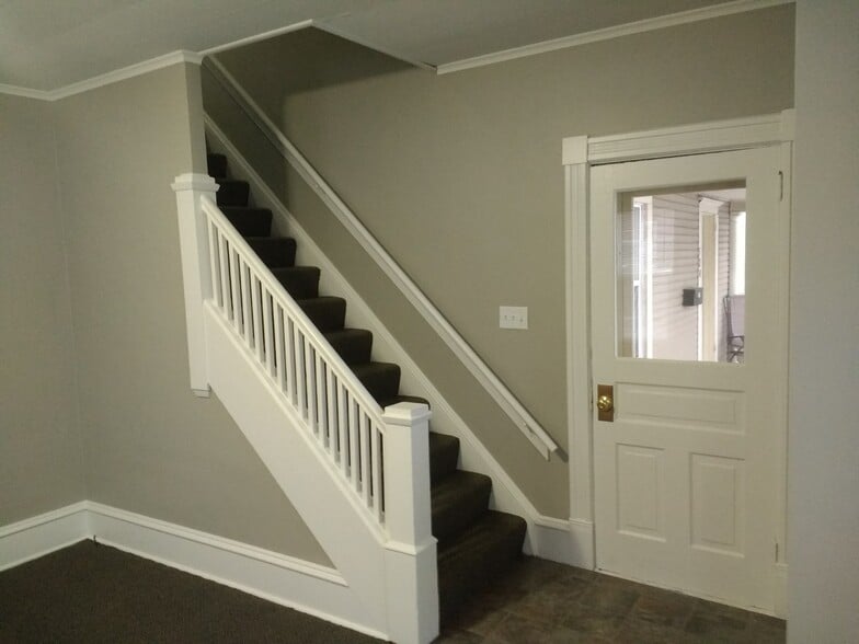 Building Photo - 522 Vine St