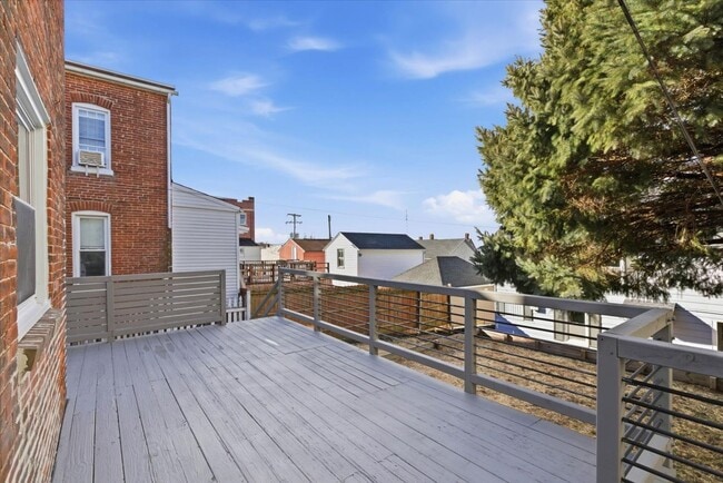 Building Photo - 305 W Broadway