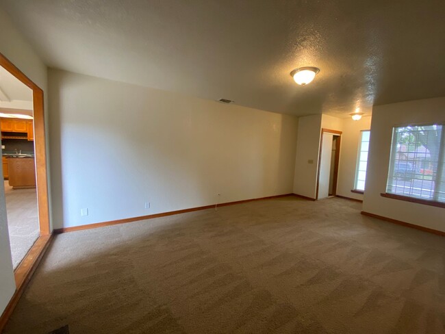 Building Photo - Spacious Foothill Farms Duplex