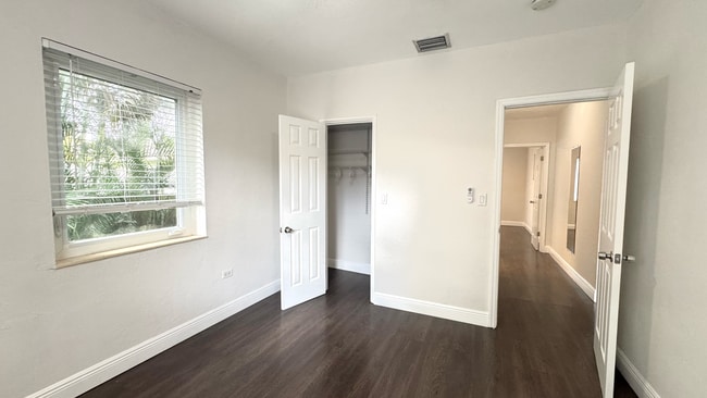 Building Photo - Biscayne Park Duplex