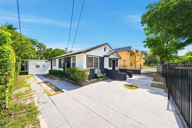 Building Photo - 119 NE 56th St