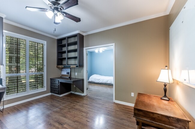 Building Photo - 1002 Amesbury Ct