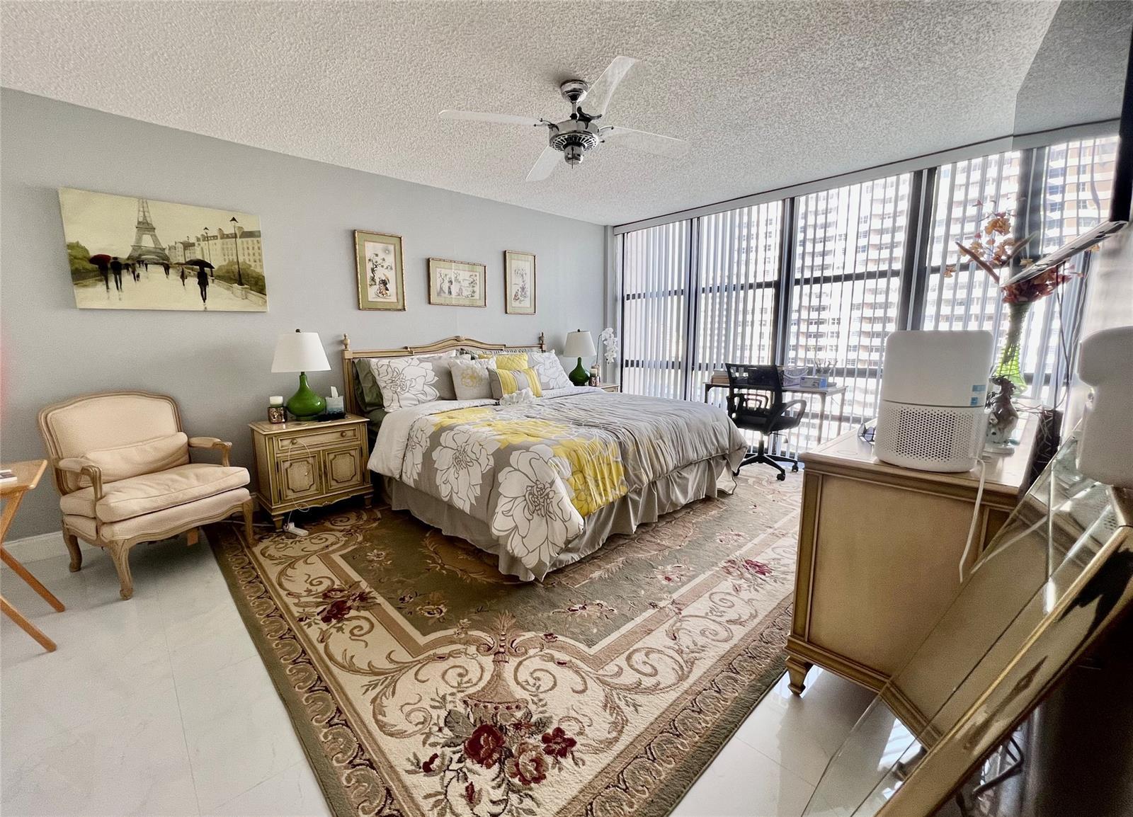 Building Photo - 2049 S Ocean Dr