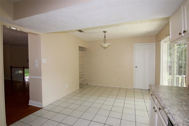 Building Photo - 3202 Birch Creek Dr